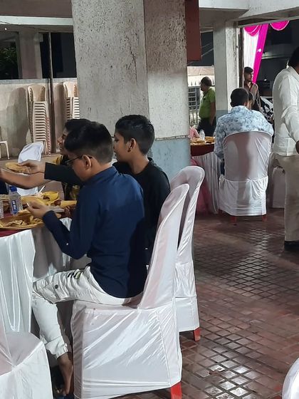 A closer look at the guest seating arrangement during an indoor party. We ensure that the tables and chairs are set up properly to allow for comfortable dining and easy movement.