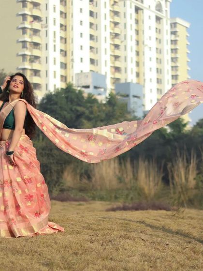 An outdoor shot with a flowing saree, where the makeup remains fresh and defined. I ensure my makeup is long-lasting and photogenic for any setting.
