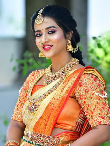 Another beautiful shot of the model in the Kemp jewellery set, showcasing its versatility and beauty from every angle.