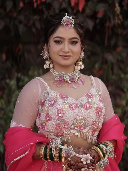 This is one of our hybrid designs, where we combine handmade resin petals with fresh flowers and pearls. It creates a unique texture and look, perfect for the bride who wants something a little different for her Mehendi.