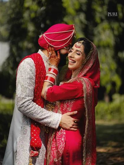 This is the kind of moment we live for. The pure, uninhibited laughter between a couple, caught when they forget we're even there. This is what real love looks like.