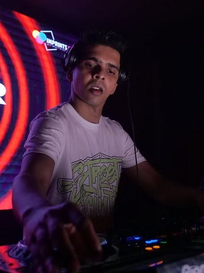 The Vibe: On The Decks & On The Floor photo 30