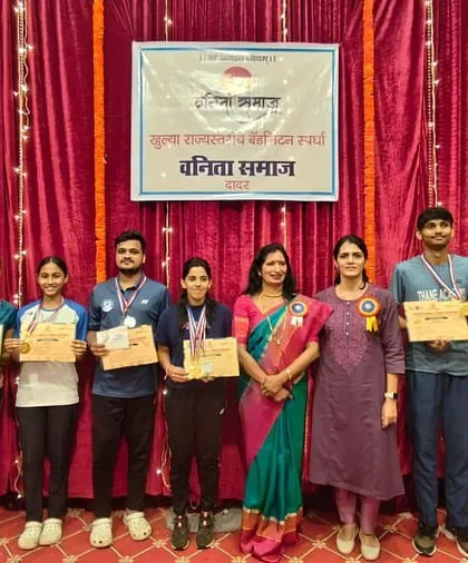 A lineup of winners, including our silver medalist Netra Jhalani, at the Vanita Samaja Open Maharashtra state badminton tournament.