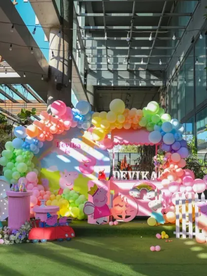 A wide shot of the Peppa Pig setup, highlighting the scale of the decor and how it transforms a venue into a playful paradise.