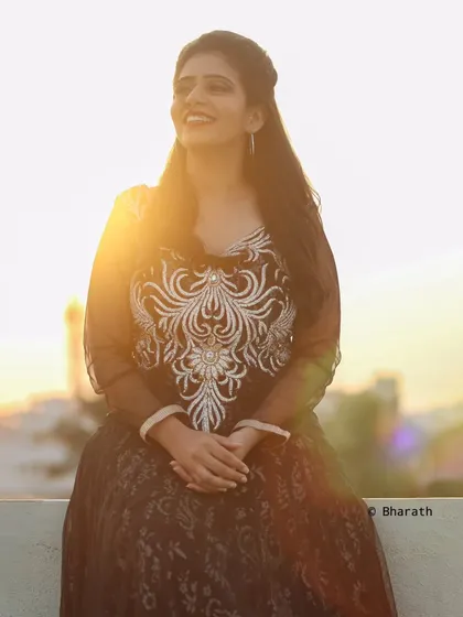 Capturing the soft, warm glow of a sunset. This rooftop session uses the last light of the day to create a dreamy and flattering portrait.