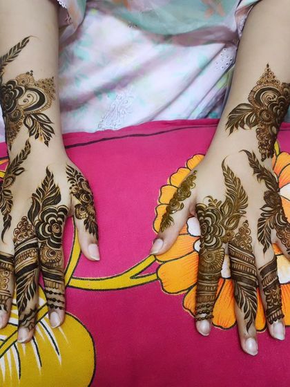 Hajira Mehendi Artist - Mehndi Art Classes & Workshops Flowing Floral & Arabic Designs photo 20
