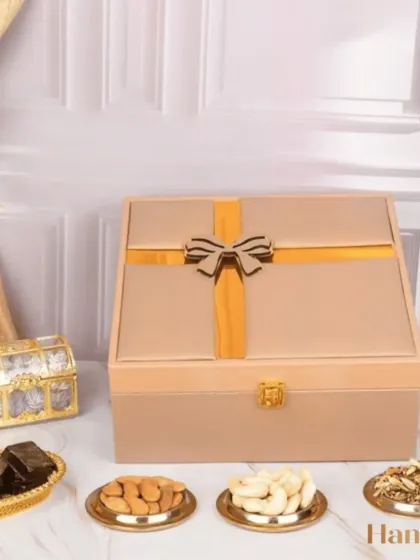 The Ananya Hamper is a thoughtful blend of health and happiness. This elegant box contains a mix of nuts and sugar-free bliss bars, making it a perfect gift to sweeten every Diwali moment without the guilt.