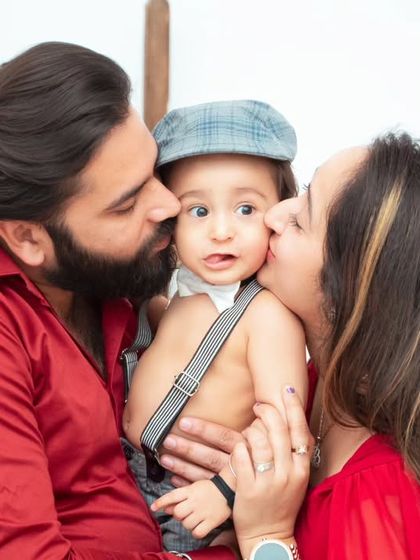 A sweet family portrait where everyone is sharing a happy moment. We focus on capturing the love and connection between parents and their child.