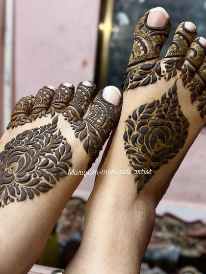 Intricate Mehendi for Feet photo 9