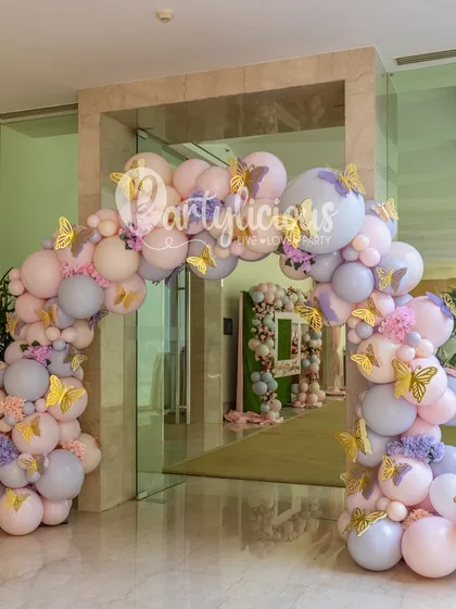 Another view of the enchanting butterfly-themed balloon arch, leading guests into a world of pastel magic.
