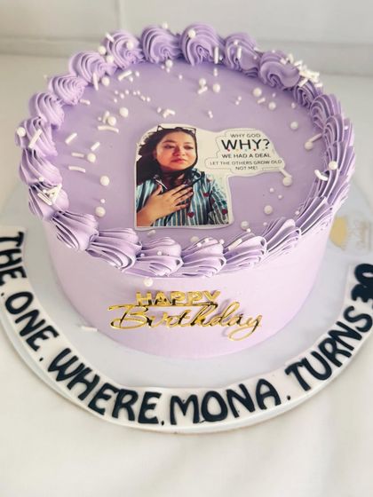 "The One Where Mona Turns 30." A fun, F.R.I.E.N.D.S.-themed cake with a custom photo topper, perfect for a fan of the show.