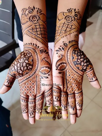 This design features a beautiful blend of floral and peacock motifs, with intricate details on the fingers and palms.
