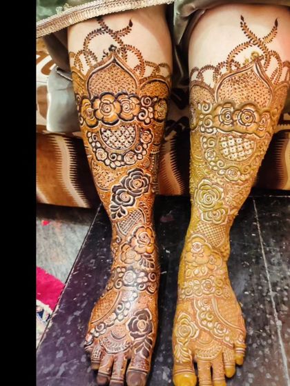 A lovely floral design for the legs, with one side showing the fresh paste and the other showing the developed stain.