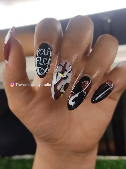 A spooky set inspired by the movie "IT," featuring a hand-painted portrait of Pennywise the clown.