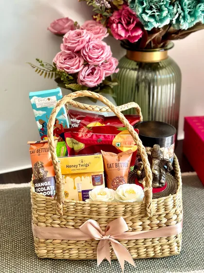 This healthy and wholesome Diwali basket is perfect for the health-conscious. It's filled with green tea, a Ganesh ji idol, berry mix, roasted chips, makhana, and honey twigs, offering a guilt-free way to celebrate the festival.