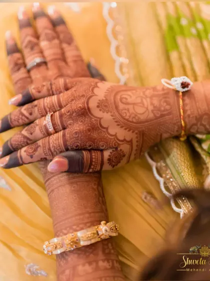 The final result is just as important as the initial design. Here you can see the beautiful, deep reddish-brown stain achieved with my natural henna paste and proper aftercare, ensuring your mehendi looks its absolute best for your wedding photos.