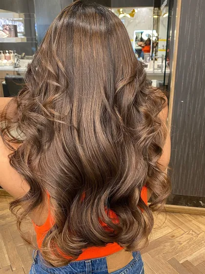 The beautiful waves in this French mocha balayage highlight the no-bleach colour work.