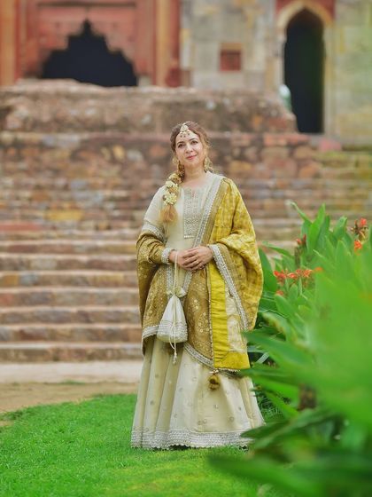 A full-length portrait with a historic monument in the background. This shot perfectly balances the subject and the location, creating a grand and timeless image.