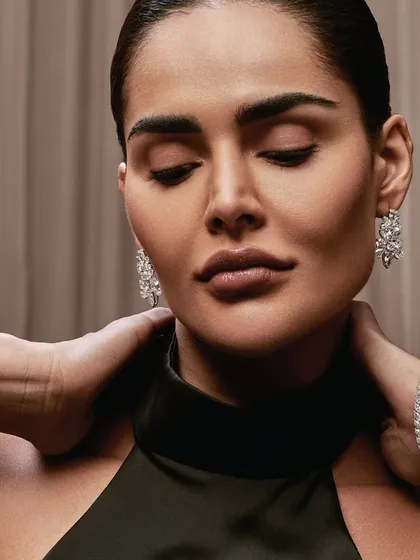A sophisticated and moody look for the Aukera Jewellery campaign. I created a soft, matte, monochromatic makeup look with contoured features and a nude lip to emphasize an elegant and luxurious feel.