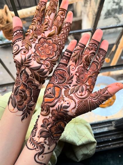 A vibrant and detailed floral design that looks stunning. The mix of different flower shapes and sizes adds a lot of visual interest.