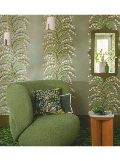 This is not just wallpaper; it's a work of art. Here, blooming jasmine branches are embroidered onto a sisal wallcovering, creating a timeless and tactile backdrop. I source such exquisite pieces to bring a classic, natural elegance to your walls.