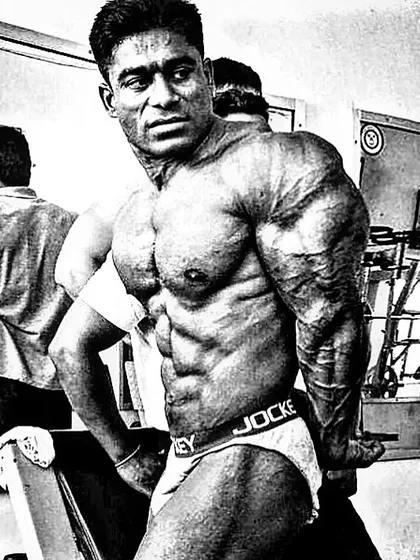 This is the result of discipline and sacrifice. A stage-ready physique isn't built with shortcuts. This black and white shot shows the kind of conditioning and muscle maturity we aim for in my contest prep programs.