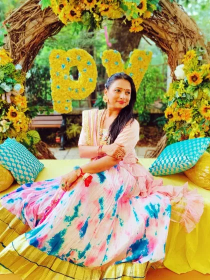 Enjoying the beautiful, sunny decor at a Haldi ceremony. I love incorporating personalized details, like the couple's initials made of flowers, to make the event uniquely theirs.