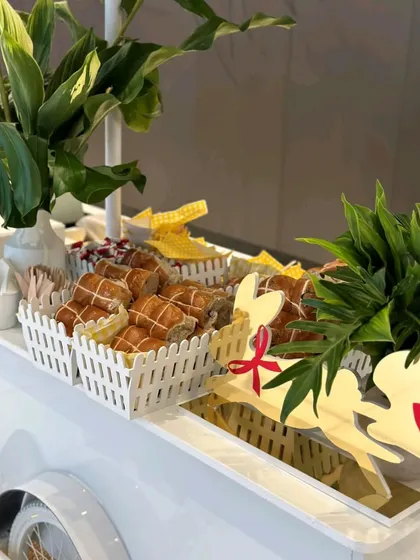 We use charming food carts to create dedicated snack stations at events. This cart is set up with baskets of freshly baked goods, adding a rustic and inviting touch to the catering display.