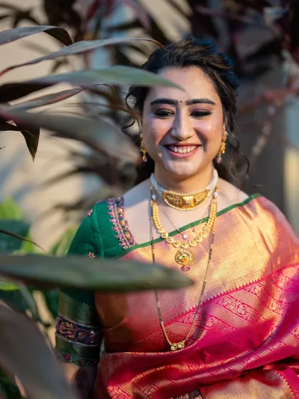 A candid, happy moment. The bride's natural joy is the most beautiful accessory, enhanced by a soft and elegant makeup look.