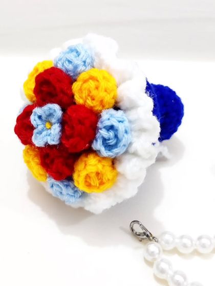 A special Snow White themed mini bouquet keychain, using her signature colors of red, yellow, and blue.