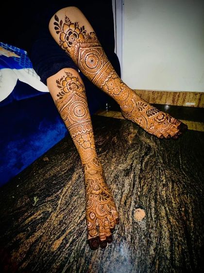 A duplicate of 111, showing the full leg design.