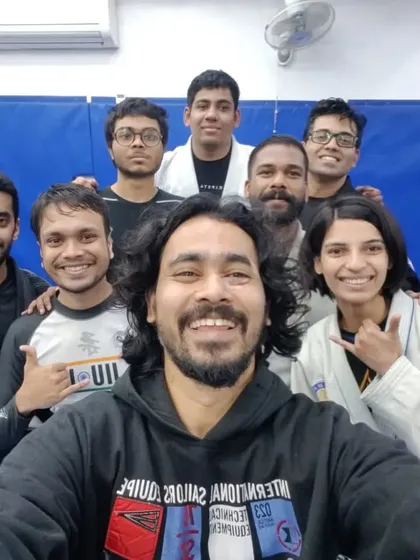A selfie with the crew after a challenging but fun session of live rolling.