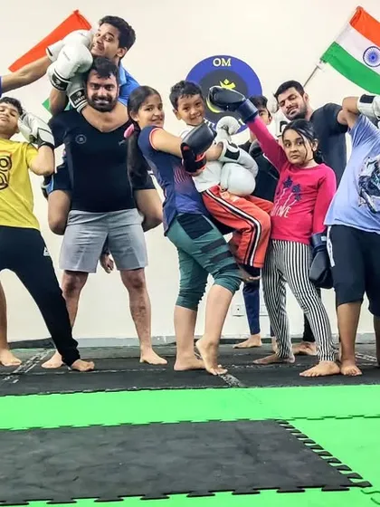 This is what we call a Sunday Funday. A mix of hard training, animal flow movements, and lots of laughter.