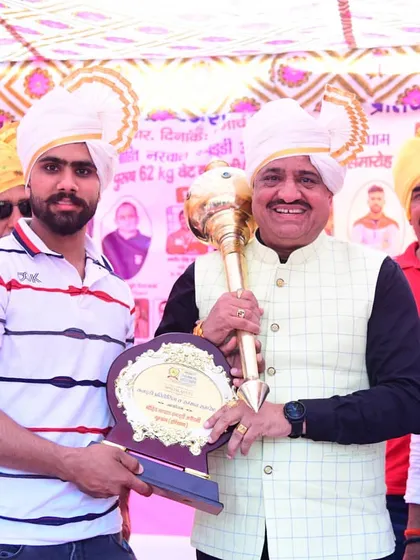 Honoring the legendary coach Shri Randhir Singh Sehrawat with a memento. It was an honor to have him at our academy.