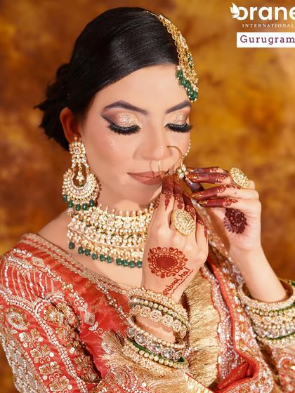 This pose highlights the intricate henna and hand jewelry that completes the Arabic bridal look. I teach my students to consider every element of the bride's attire for a harmonious result.