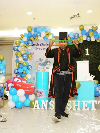 Showing the audience how the rings are interlinked, with help from my adult volunteers. This interactive segment is a key part of my family magic entertainment.