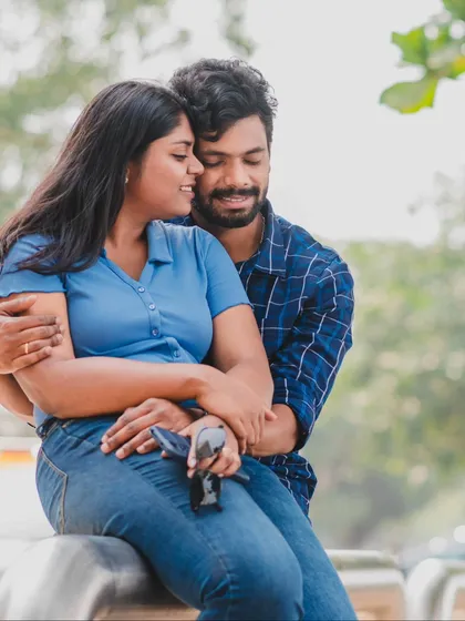 A quiet, candid moment of affection shared between a couple. Our goal is to capture these unscripted interactions that reveal the genuine connection and comfort you share.