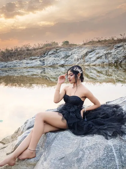 There's nothing like the warmth of a sunset. For this outdoor session, we used the golden hour light to create a soft, ethereal mood. It’s a great example of a natural light fashion shoot that feels both dreamy and powerful.