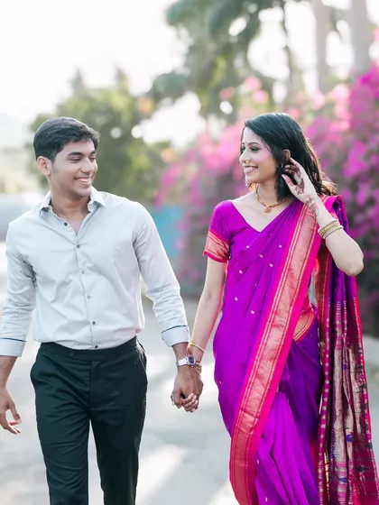 A relaxed and happy pre-wedding photo of a couple on a casual stroll. Their modern, comfortable outfits reflect their easygoing chemistry.