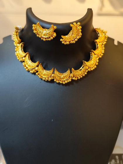 A simple and elegant gold-finish Chandrahaar necklace set.