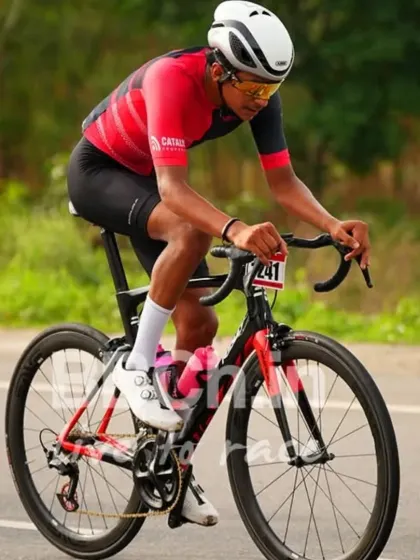 A young elite rider shows his focus and form. The future of Indian road cycling is bright with talent like this coming through the ranks.