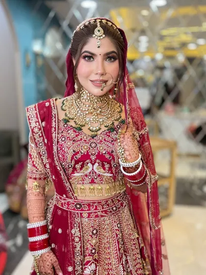 A final look at this beautiful bride, confident and ready for her wedding. The entire look is a perfect blend of tradition and modern makeup techniques.