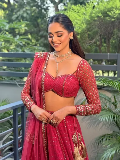 A beautiful shot capturing the joy and radiance of this party look. The soft glam makeup is perfect for a daytime or evening event.