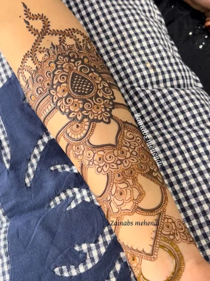 Another angle of Ameena's forearm, showing the beautiful flow of the patterns.
