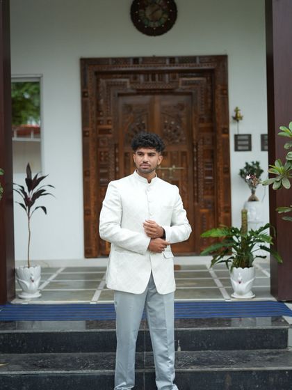 This light grey Jodhpuri suit is a sophisticated choice for a daytime event. The clean lines and subtle texture make it a very modern and stylish rental.