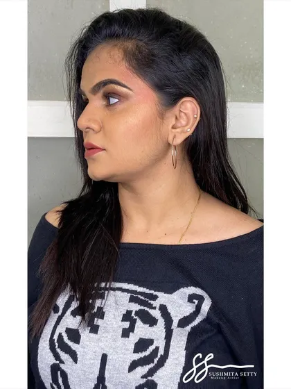 A side view of the brown smokey eye. You can see how the color is blended outwards to elongate the eye, creating a beautiful, sultry effect.