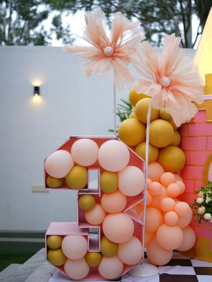A marquee number '3' filled with balloons, a stylish decoration from Soha's fairytale party.