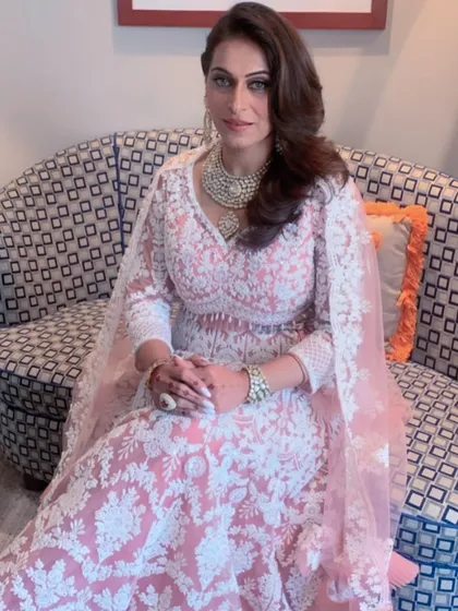 A royal and soft glam makeup look for a day wedding guest. The makeup is subtle yet elegant, perfect for a sophisticated daytime event.