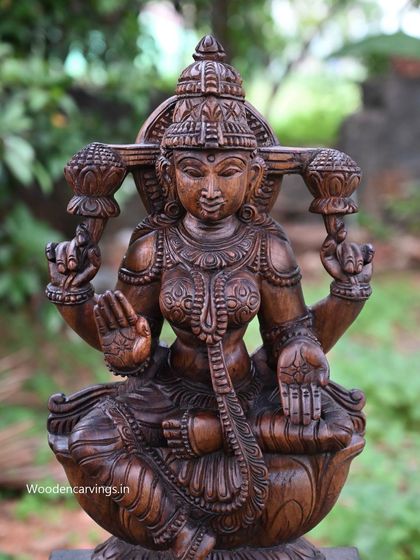 A close-up of the 24-inch Maha Lakshmi, focusing on her benevolent face and intricate crown.