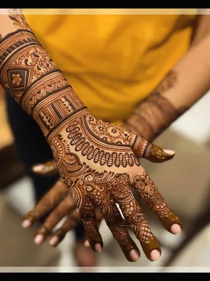 An intricate design with delicate details, perfect for a bride who appreciates fine artistry.
